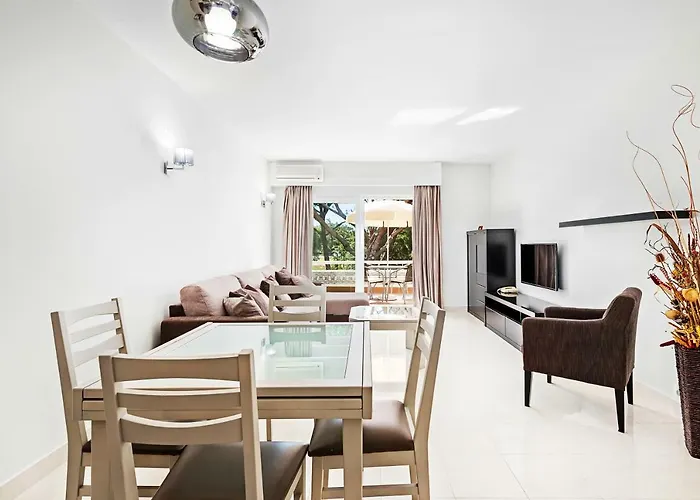 Victory Village Club 9f *